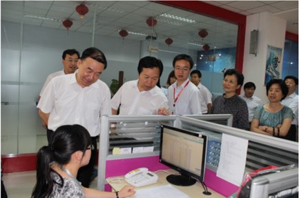 河南省副省長徐濟超帶領省企業參觀團蒞臨我公司參觀指導